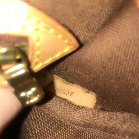 🔥SOLD🔥VINTAGE LOUIS VUITTON Gibeciere PM Bag!! - Picture 5 of 8